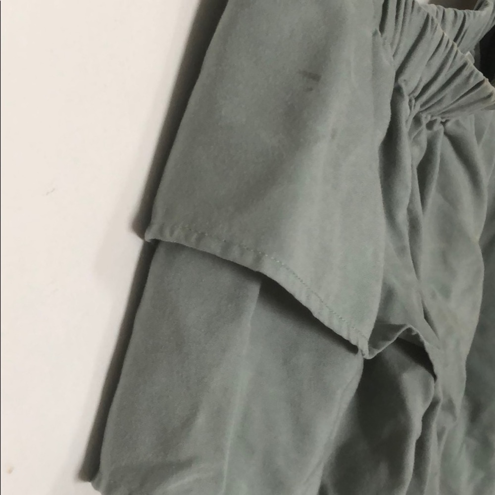 Off Should, Ruffle Sleeved Top - Picture 2 of 2